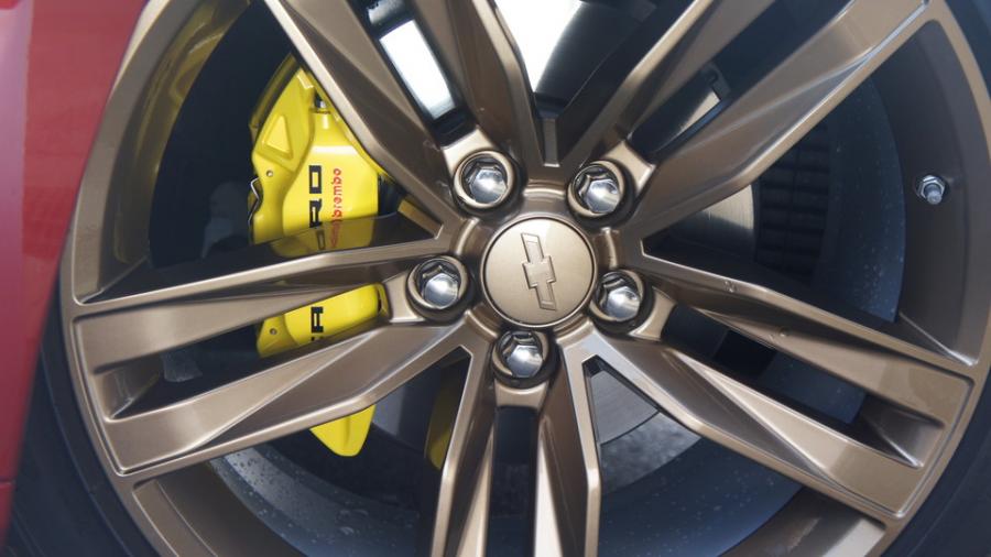 キャリパー塗装施工事例：シボレーカマロ　キャリパー塗装　COLOR:#020 hawaiian passion yellow　ホイール塗装　COLOR:#1107 Platinum new bronze pearl metallic　Rrディフューザーグロスブラック仕上 IMG77_1708_6IDzzv_sub7.jpg