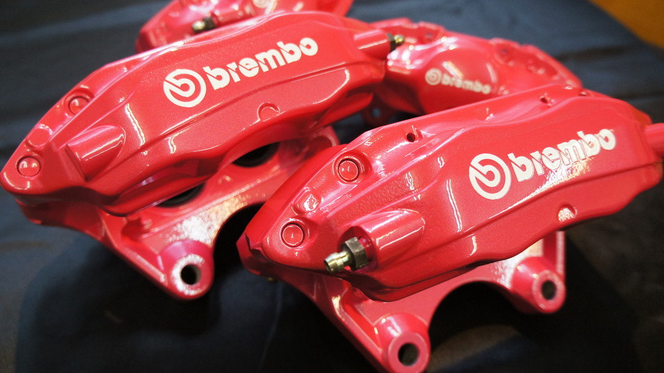 キャリパー塗装施工事例：ニッサン用ブレンボキャリパー塗装　COLOR：オリジナルピンク系 IMG78_1074_eRCueA_sub1.jpg