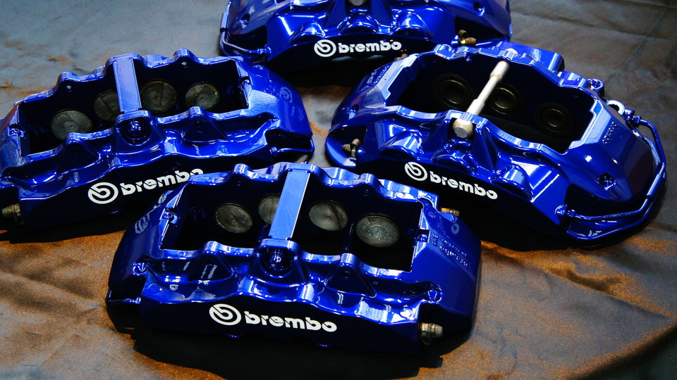 キャリパー塗装施工事例：ブレンボ8POT、6POTキャリパー塗装　カラー：オリジナルカラーにて調色塗装 IMG78_706_kvumKL_sub1.jpg