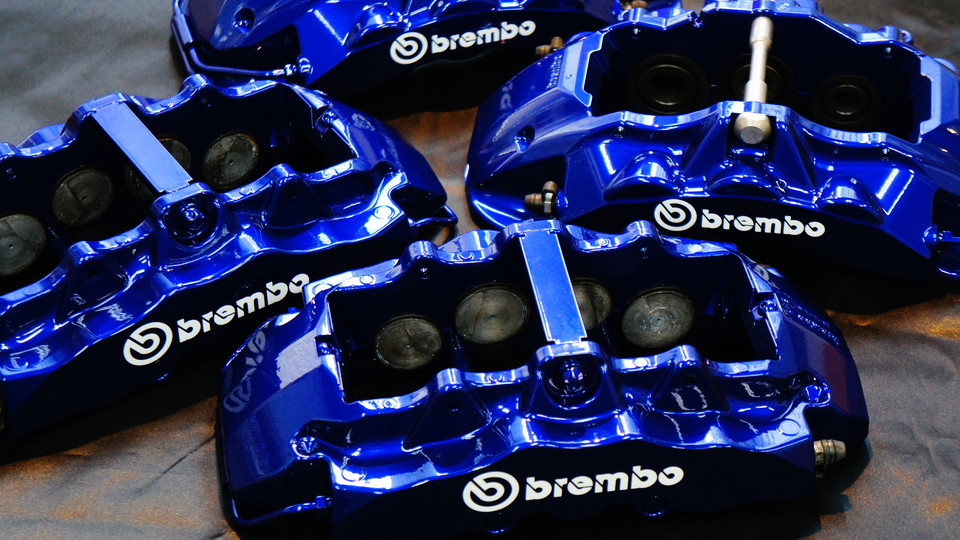 キャリパー塗装施工事例：ブレンボ8POT、6POTキャリパー塗装　カラー：オリジナルカラーにて調色塗装 IMG78_706_kvumKL_sub2.jpg