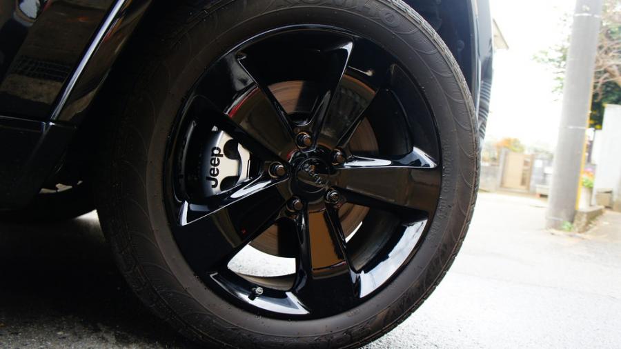 キャリパー塗装施工事例：ジープグランドチェロキー　キャリパー塗装　COLOR:#006 Diamonddust silver IMG79_1671_FTI0eI_sub6.jpg