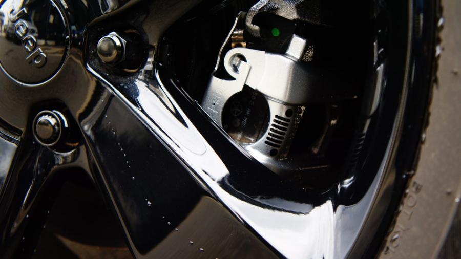 キャリパー塗装施工事例：ジープグランドチェロキー　キャリパー塗装　COLOR:#006 Diamonddust silver IMG79_1671_FTI0eI_sub7.jpg