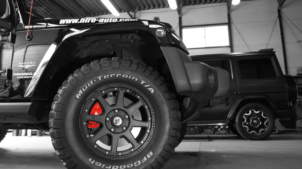 キャリパー塗装施工事例：JKラングラーアンリミテッド純正キャリパー塗装　カラー：#001 Italian losso solid IMG79_707_JJwrzL_sub5.jpg