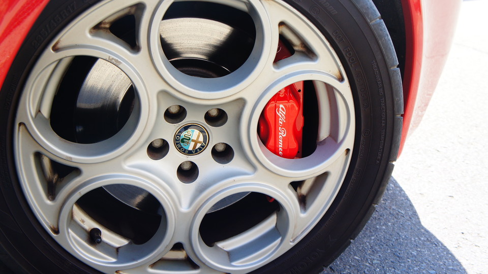 キャリパー塗装施工事例：アルファロメオ147GTA純正キャリパー塗装　COLOR：#001 Italian losso solid IMG7_1245_PxHpeU_sub2.jpg