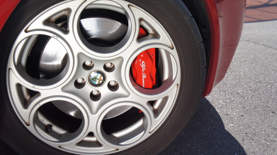 キャリパー塗装施工事例：アルファロメオ147GTA純正キャリパー塗装　COLOR：#001 Italian losso solid IMG7_1245_PxHpeU_sub6.jpg