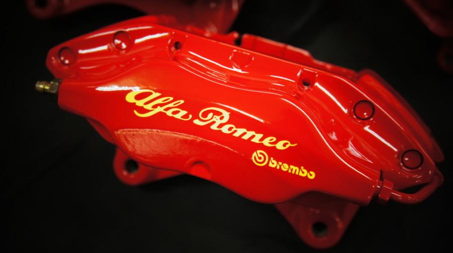 キャリパー塗装施工事例：アルファロメオ156GTA純正キャリパー塗装　COLOR：#1112 Racing red IMG7_1350_e8tECF_sub1.jpg