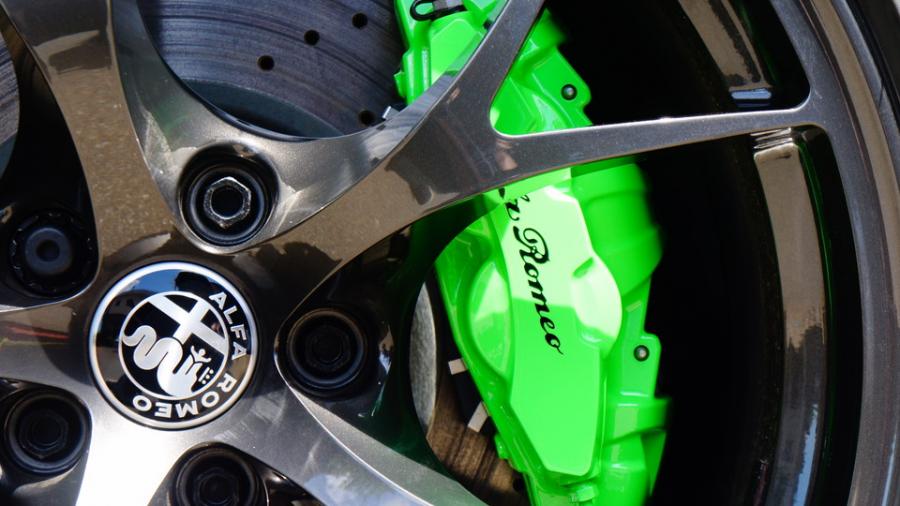 キャリパー塗装施工事例：アルファロメオ　ジュリア　キャリパー塗装　COLOR:#1113 Monster green　ローター加工Type:C6S8Dスリット無し　D-DASHダストダウンパット前後装着 IMG7_1740_C1hHME_sub13.jpg