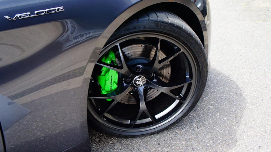 キャリパー塗装施工事例：アルファロメオ　ジュリア　キャリパー塗装　COLOR:#1113 Monster green　ローター加工Type:C6S8Dスリット無し　D-DASHダストダウンパット前後装着 IMG7_1740_C1hHME_sub5.jpg