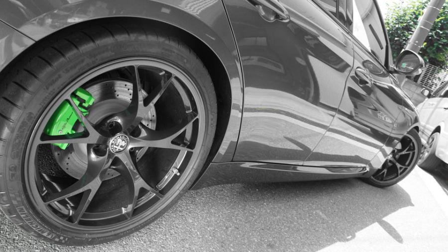 キャリパー塗装施工事例：アルファロメオ　ジュリア　キャリパー塗装　COLOR:#1113 Monster green　ローター加工Type:C6S8Dスリット無し　D-DASHダストダウンパット前後装着 IMG7_1740_C1hHME_sub9.jpg