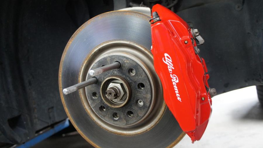 キャリパー塗装施工事例：アルファロメオスパイダー　キャリパー塗装　COLOR:#001 Italian losso solid IMG7_1782_BPwrZE_sub1.jpg