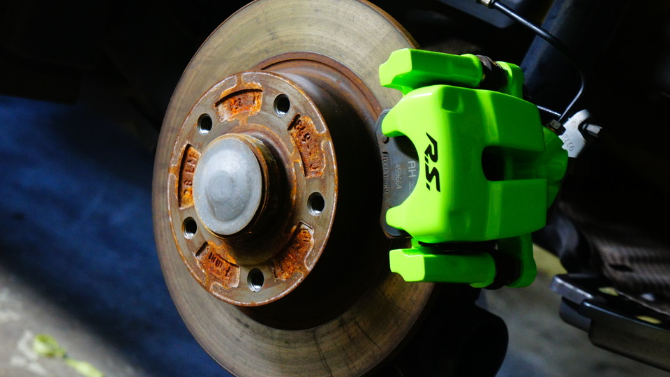 キャリパー塗装施工事例：ルノールーテシア純正キャリパー塗装　ＣＯＬＯＲ：＃1103DAZZLING CLEARLY GREEN IMG81_1186_dKOZr0_sub1.jpg