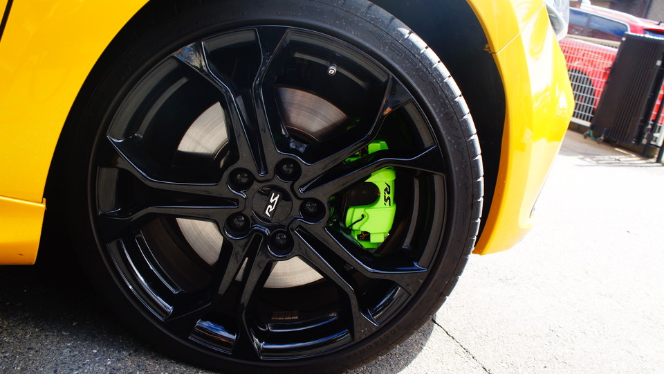 キャリパー塗装施工事例：ルノールーテシア純正キャリパー塗装　ＣＯＬＯＲ：＃1103DAZZLING CLEARLY GREEN IMG81_1186_dKOZr0_sub3.jpg