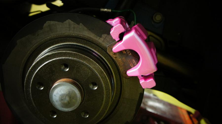 キャリパー塗装施工事例：ルノークリオ純正キャリパー塗装　COLOR：#097 Milky pearl pink IMG81_1348_jKesPA_sub2.jpg