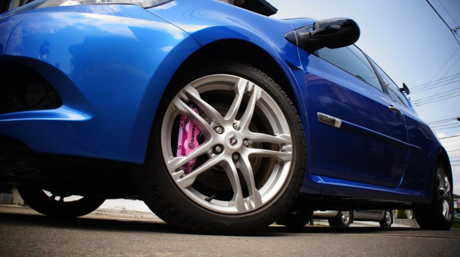 キャリパー塗装施工事例：ルノークリオ純正キャリパー塗装　COLOR：#097 Milky pearl pink IMG81_1348_jKesPA_sub6.jpg