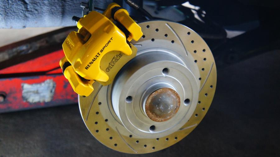 キャリパー塗装施工事例：ルノートゥインゴ　キャリパー塗装　COLOR:#002 giallo modena　ローター加工Type:C6S8D IMG81_1530_KPiMbA_sub1.jpg