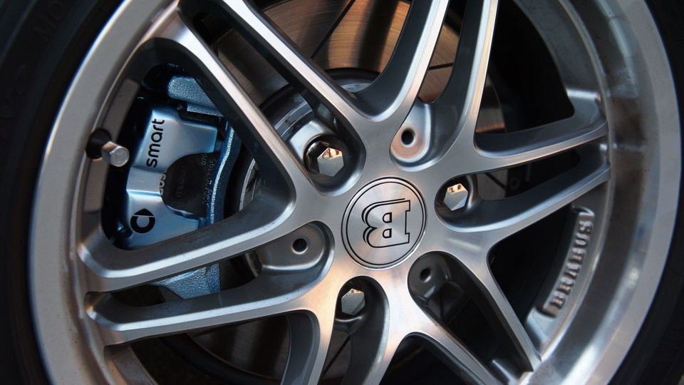 キャリパー塗装施工事例：スマート純正キャリパー塗装　カラー：#1109TRANSPARENT AQUA BLUE METALLIC IMG82_743_ZoDrvt_sub1.jpg