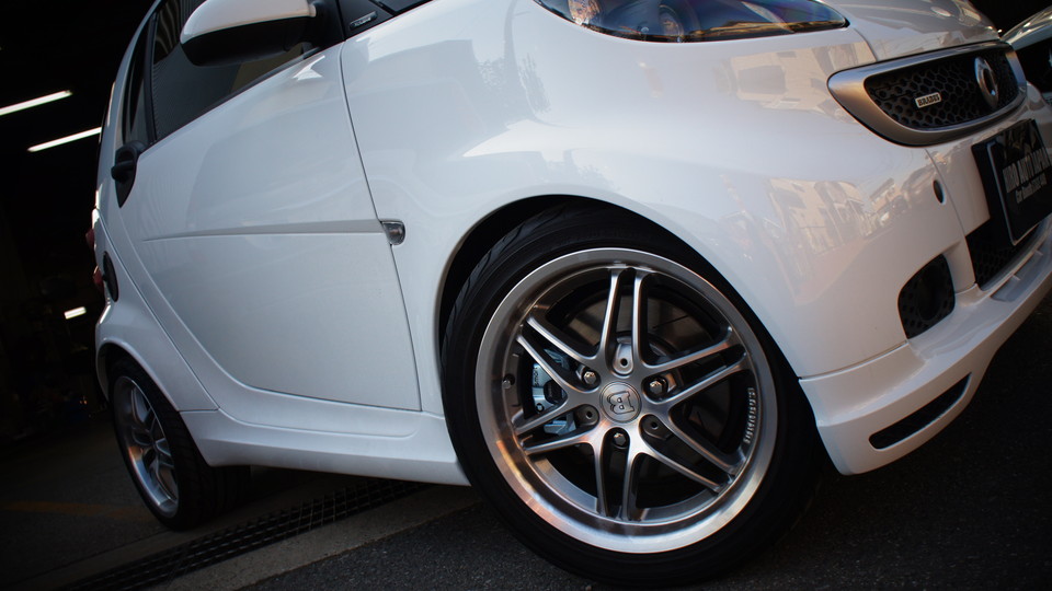 キャリパー塗装施工事例：スマート純正キャリパー塗装　カラー：#1109TRANSPARENT AQUA BLUE METALLIC IMG82_743_ZoDrvt_sub4.jpg