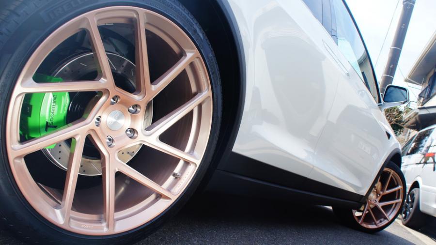 キャリパー塗装施工事例：テスラモデルX　キャリパー塗装＆ローター塗装　COLOR:#1113 Monster green＆#005 Deep coal black　ローター加工Type:12SD IMG83_1712_mrhgtP_sub7.jpg