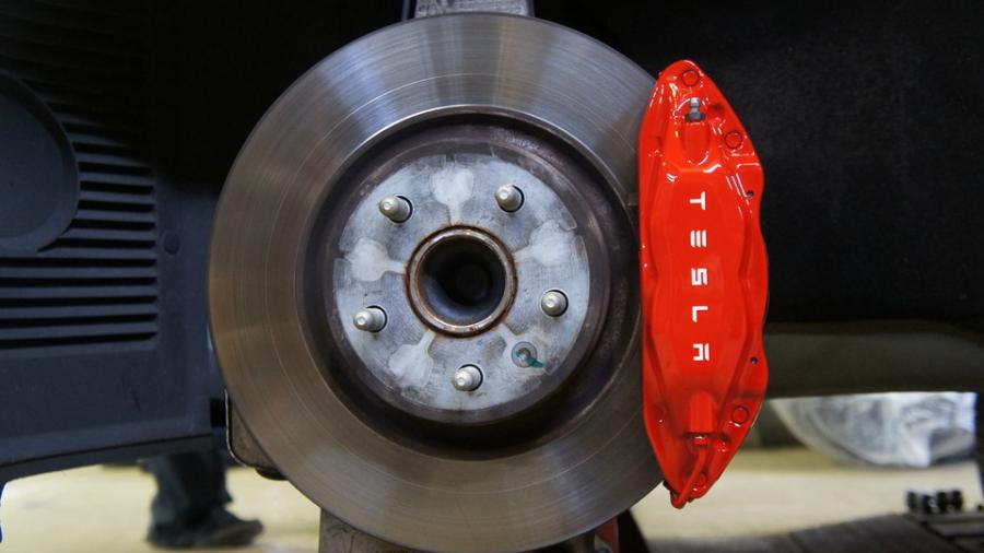 キャリパー塗装施工事例：テスラモデルS　キャリパー塗装　COLOR:#001 Italian losso solid IMG83_1796_5QgNOy_sub1.jpg