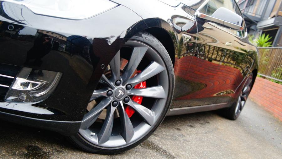 キャリパー塗装施工事例：テスラモデルS　キャリパー塗装　COLOR:#001 Italian losso solid IMG83_1796_5QgNOy_sub4.jpg