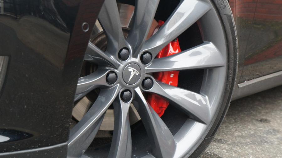 キャリパー塗装施工事例：テスラモデルS　キャリパー塗装　COLOR:#001 Italian losso solid IMG83_1796_5QgNOy_sub5.jpg