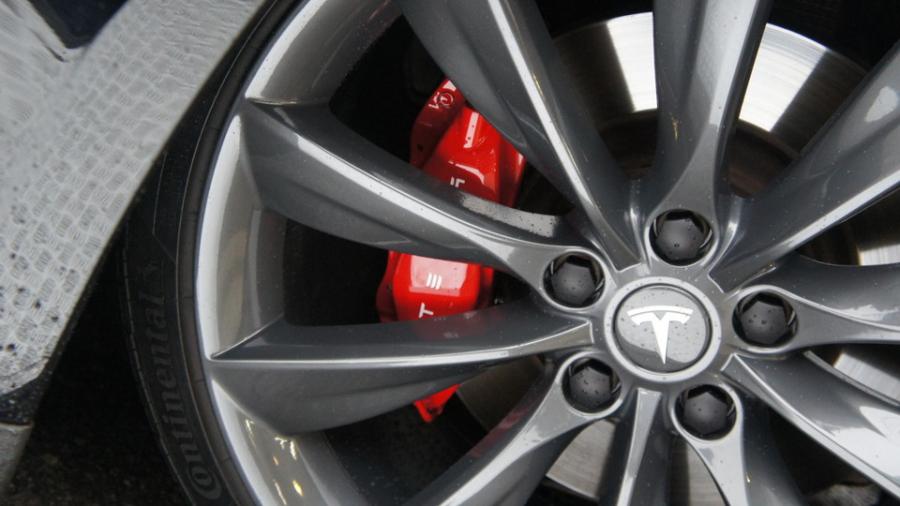 キャリパー塗装施工事例：テスラモデルS　キャリパー塗装　COLOR:#001 Italian losso solid IMG83_1796_5QgNOy_sub6.jpg