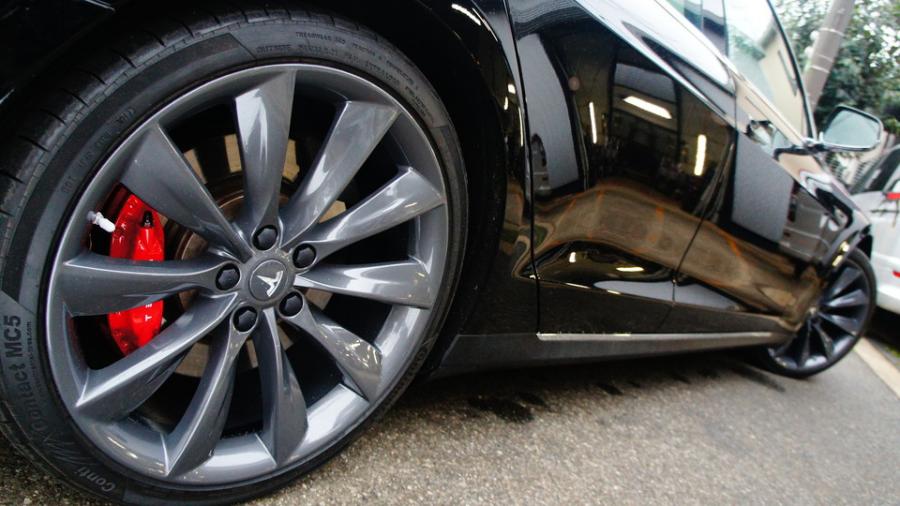 キャリパー塗装施工事例：テスラモデルS　キャリパー塗装　COLOR:#001 Italian losso solid IMG83_1796_5QgNOy_sub7.jpg