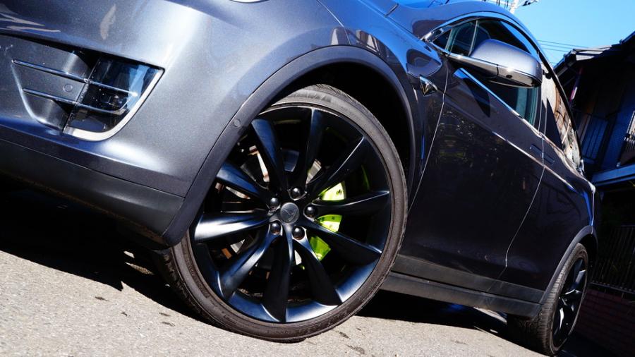 キャリパー塗装施工事例：テスラモデルX　キャリパー塗装COLOR:#1116 Acid green IMG83_2235_1fKWbk_sub3.jpg