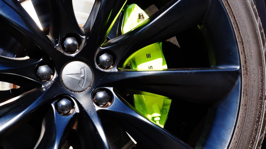 キャリパー塗装施工事例：テスラモデルX　キャリパー塗装COLOR:#1116 Acid green IMG83_2235_1fKWbk_sub4.jpg