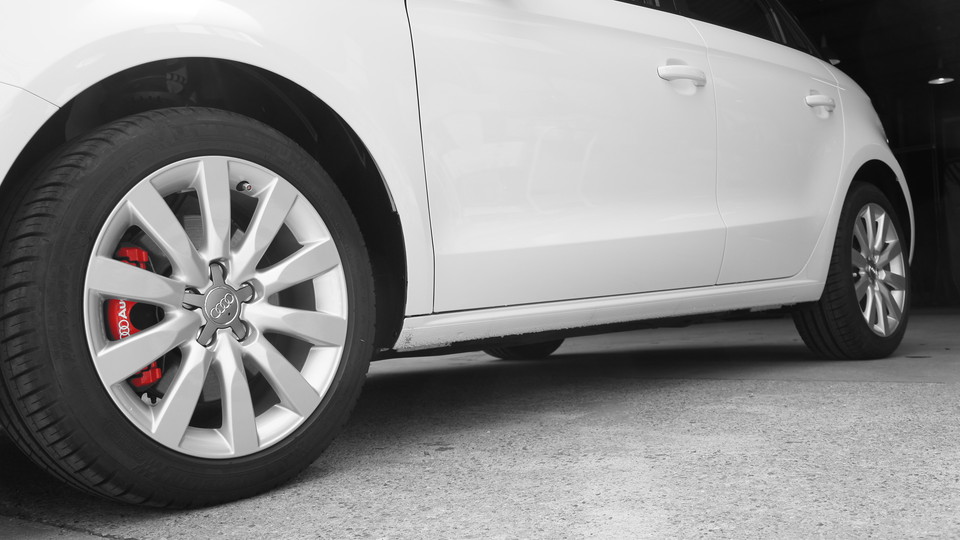 キャリパー塗装施工事例：アウディＡ1純正キャリパー塗装　ＣＯＬＯＲ：＃1112racing red IMG8_1044_pdgjXN_sub7.jpg