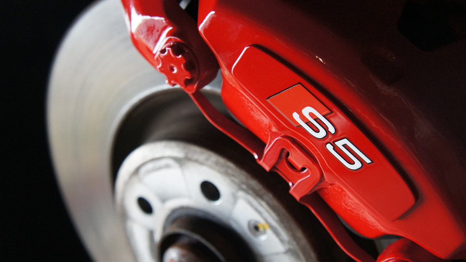 アウディＳ5純正キャリパー塗装　ＣＯＬＯＲ：#001 Italian losso solid