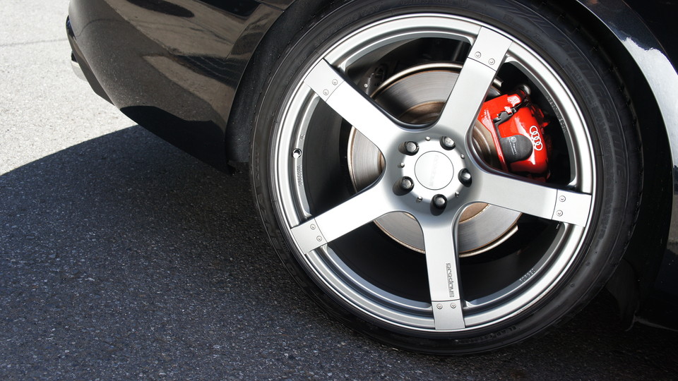 キャリパー塗装施工事例：アウディＳ5純正キャリパー塗装　ＣＯＬＯＲ：#001 Italian losso solid IMG8_1053_d9dq0K_sub5.jpg