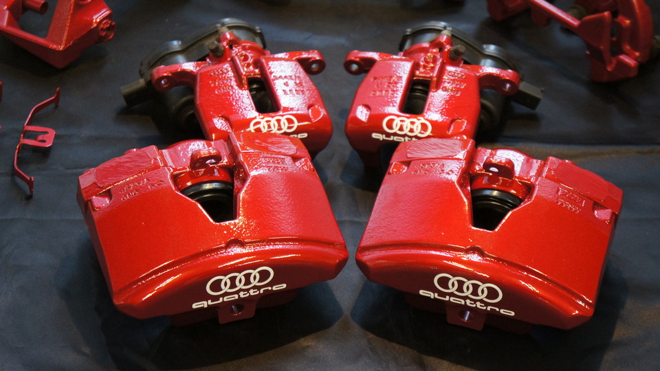 アウディＡ5純正キャリパー塗装　ＣＯＬＯＲ：#010 premiun rouge candy red