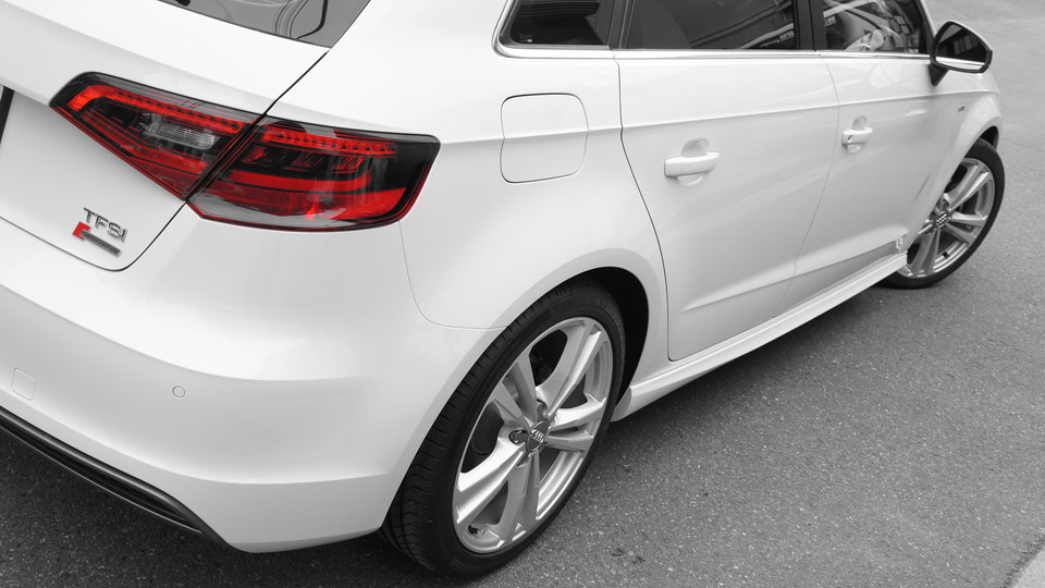 キャリパー塗装施工事例：アウディＡ3純正キャリパー塗装　ＣＯＬＯＲ：＃1112racing red IMG8_1198_0bEt4b_sub9.jpg