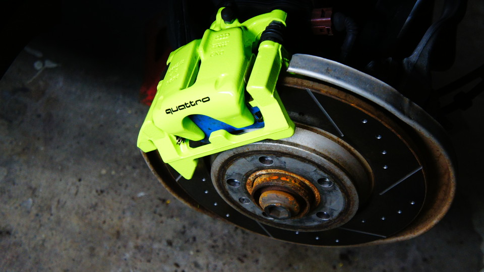 キャリパー塗装施工事例：アウディA5純正キャリパー塗装　COLOR:アシッドグリーン＆ローター加工Type:DS4 IMG8_1246_xatFfZ_sub2.jpg