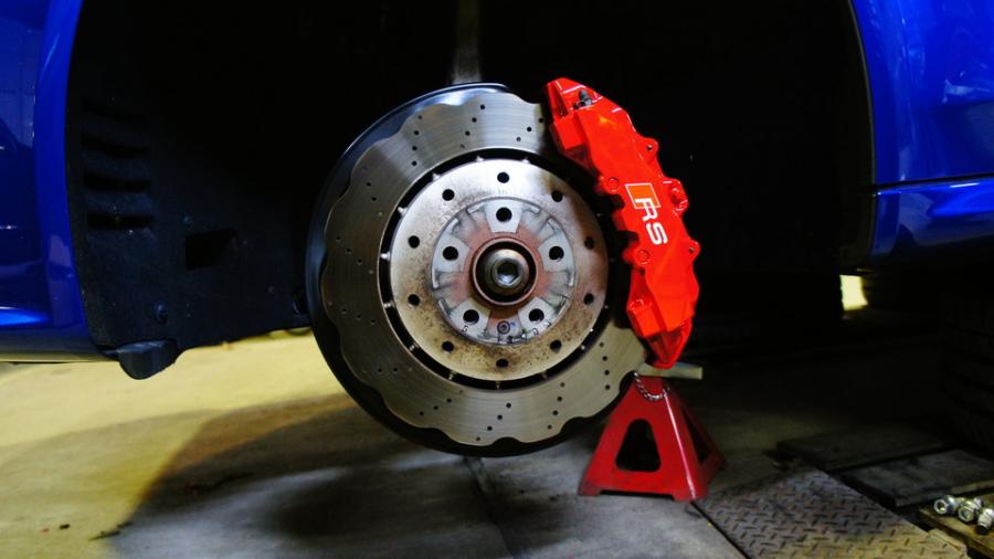 キャリパー塗装施工事例：アウディRS4　キャリパー塗装　COLOR:#001 Italian losso solid IMG8_1405_tg7rhZ_sub2.jpg