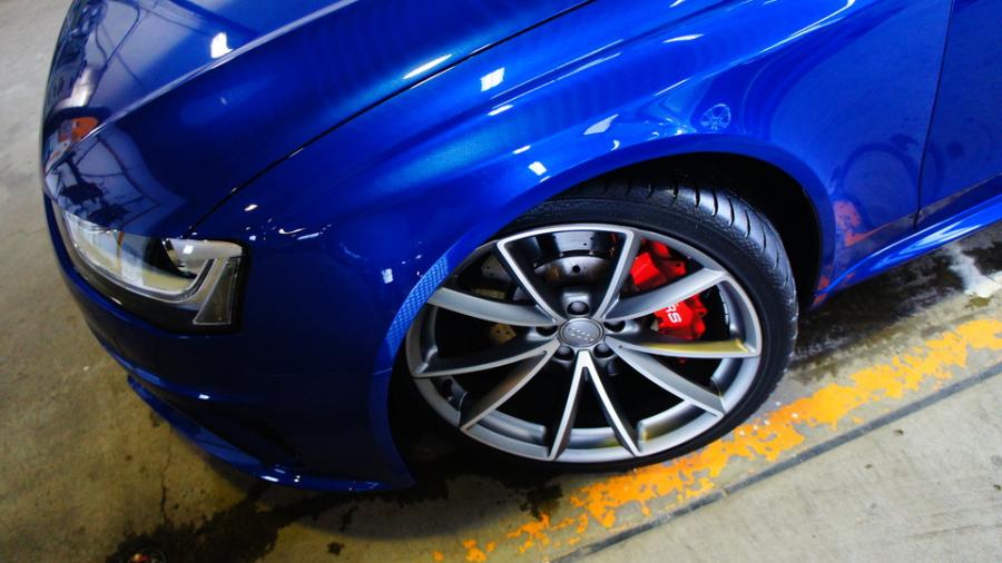 キャリパー塗装施工事例：アウディRS4　キャリパー塗装　COLOR:#001 Italian losso solid IMG8_1405_tg7rhZ_sub4.jpg