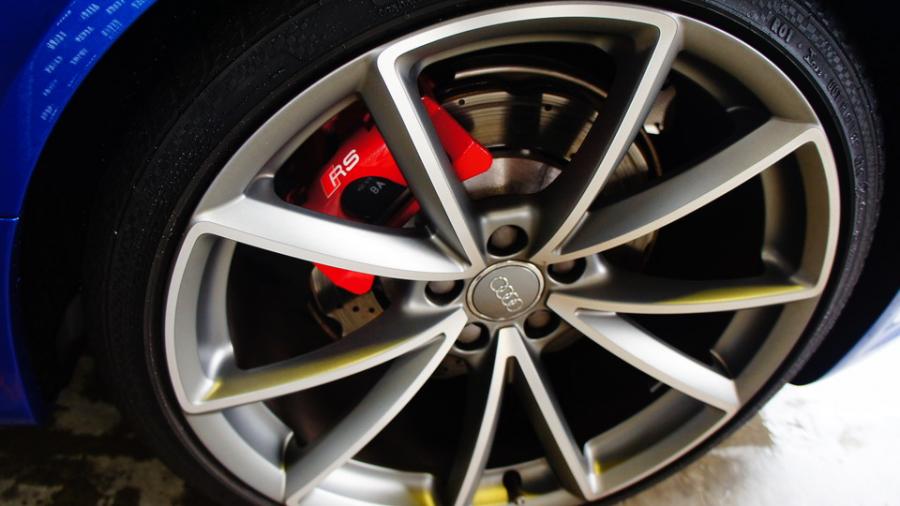 キャリパー塗装施工事例：アウディRS4　キャリパー塗装　COLOR:#001 Italian losso solid IMG8_1405_tg7rhZ_sub7.jpg