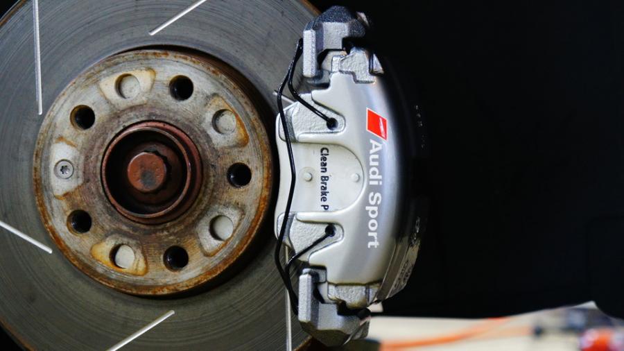 キャリパー塗装施工事例：アウディA3　キャリパー塗装＆ローター加工　COLOR：シルバー系（調色）加工Type:S IMG8_1440_sfMx8N_sub1.jpg