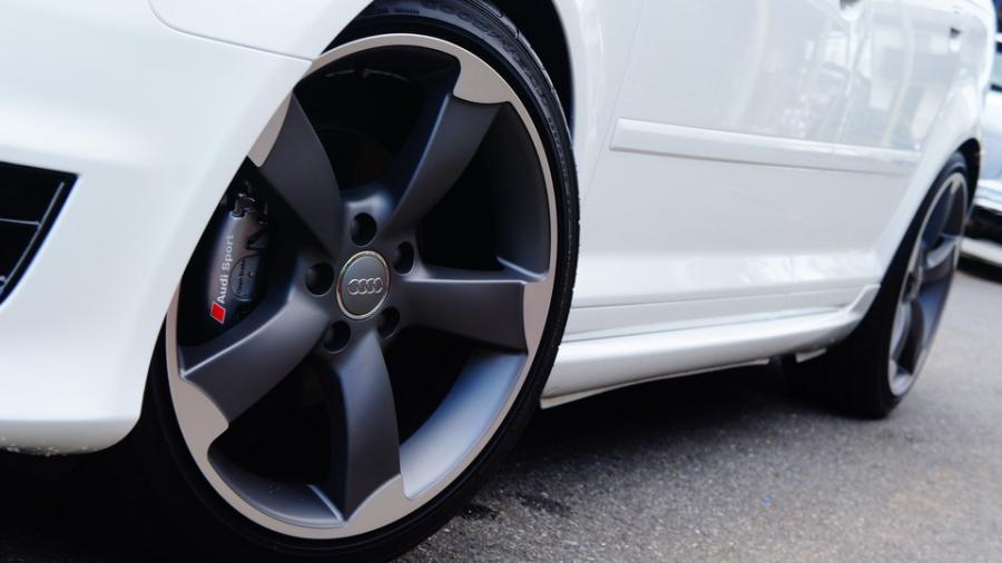 キャリパー塗装施工事例：アウディA3　キャリパー塗装＆ローター加工　COLOR：シルバー系（調色）加工Type:S IMG8_1440_sfMx8N_sub7.jpg