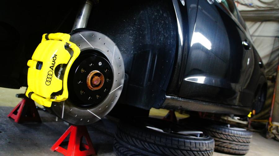 キャリパー塗装施工事例：アウディA３　キャリパー塗装＆ローター塗装　COLOR:#020 hawaiian passion yellow＆#1114 Deep coal black matte、ローター加工Type:DS４ IMG8_1465_f1R3GR_sub1.jpg