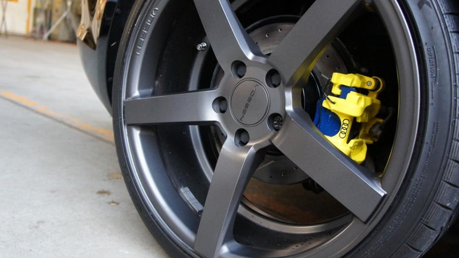 キャリパー塗装施工事例：アウディA３　キャリパー塗装＆ローター塗装　COLOR:#020 hawaiian passion yellow＆#1114 Deep coal black matte、ローター加工Type:DS４ IMG8_1465_f1R3GR_sub3.jpg