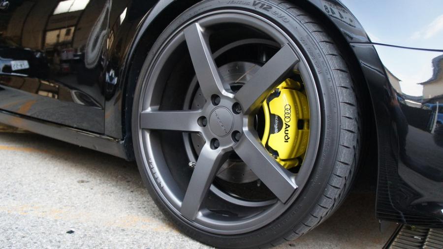 キャリパー塗装施工事例：アウディA３　キャリパー塗装＆ローター塗装　COLOR:#020 hawaiian passion yellow＆#1114 Deep coal black matte、ローター加工Type:DS４ IMG8_1465_f1R3GR_sub4.jpg