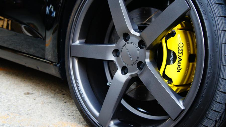 キャリパー塗装施工事例：アウディA３　キャリパー塗装＆ローター塗装　COLOR:#020 hawaiian passion yellow＆#1114 Deep coal black matte、ローター加工Type:DS４ IMG8_1465_f1R3GR_sub5.jpg