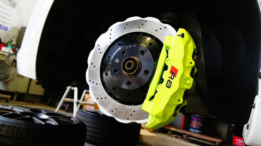 キャリパー塗装施工事例：アウディR8　キャリパー塗装＆ローター塗装　COLOR:#1116 Acid green＆#009 Hyper metallic black IMG8_1473_NaRcuQ_sub2.jpg