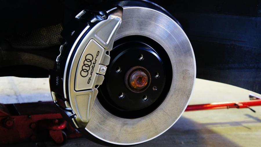 キャリパー塗装施工事例：アウディA７　キャリパー塗装＆ローター塗装　COLOR:#055 Super shining silver metal finish＆#005 Deep coal black IMG8_1494_xuieum_sub1.jpg