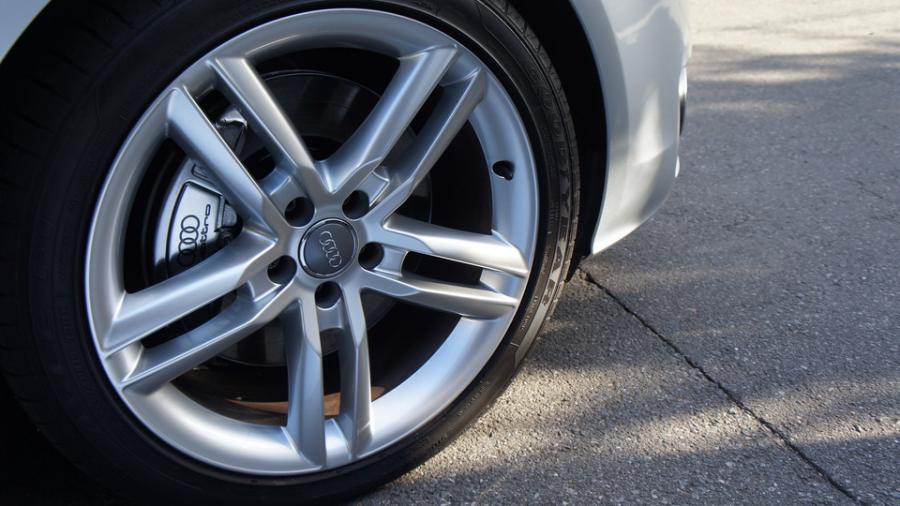 キャリパー塗装施工事例：アウディA７　キャリパー塗装＆ローター塗装　COLOR:#055 Super shining silver metal finish＆#005 Deep coal black IMG8_1494_xuieum_sub4.jpg