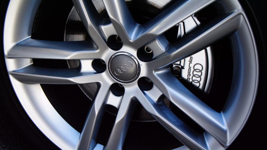 キャリパー塗装施工事例：アウディA７　キャリパー塗装＆ローター塗装　COLOR:#055 Super shining silver metal finish＆#005 Deep coal black IMG8_1494_xuieum_sub7.jpg