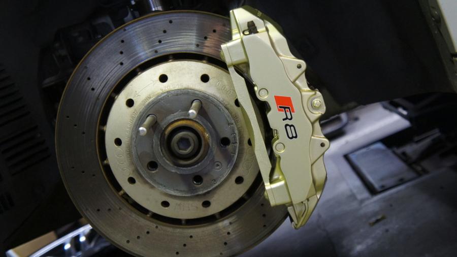 キャリパー塗装施工事例：アウディR8　キャリパー塗装　COLOR:#008 Flash champagne gold IMG8_1500_JKQRy7_sub1.jpg