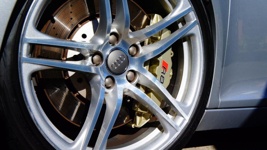 キャリパー塗装施工事例：アウディR8　キャリパー塗装　COLOR:#008 Flash champagne gold IMG8_1500_JKQRy7_sub3.jpg